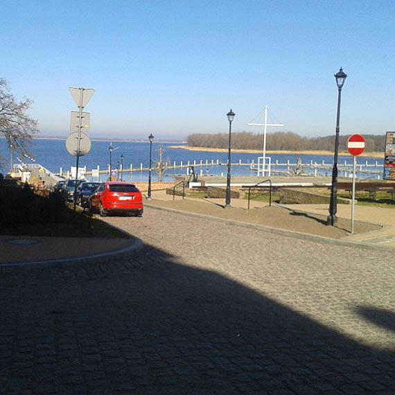Kolejny prawdziwy mistrz parkowania w Kamieniu Pomorskim