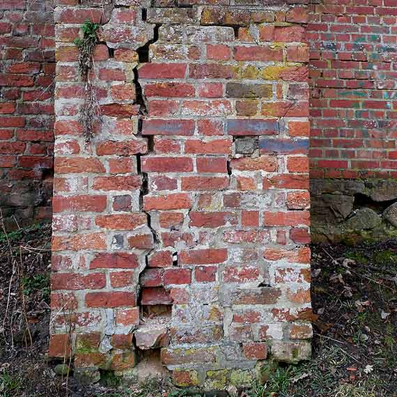 Dlaczego radny Szmytka wnioskuje o przegl�d mur�w obronnych?