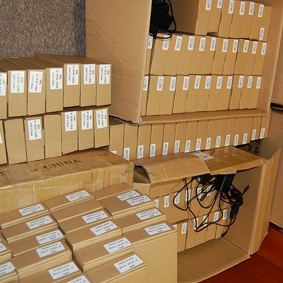 Policjanci zabezpieczyli nielegalne akcesoria komputerowe warte prawie 50 tysi�cy z�otych!