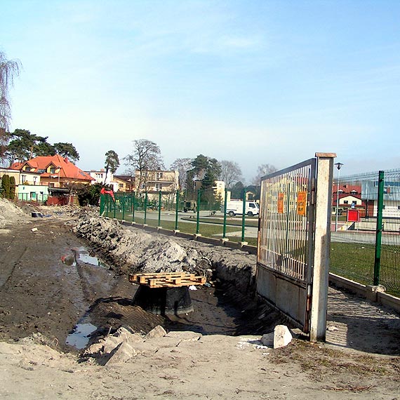 Dziwnów: Wycięli drzewa i krzaki bo budują nową drogę do portu
