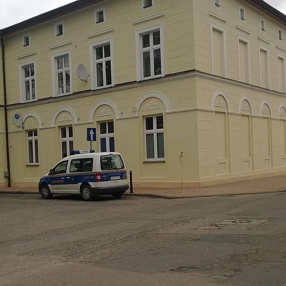Czytelnik: Dlaczego strażnicy miejscy karzą innych, a sami nie stosują się do przepisów?