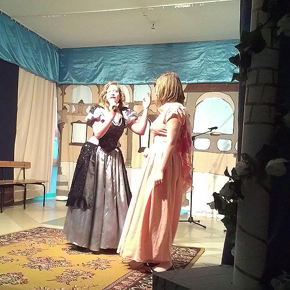 "Czy teatr mo�e ukaza� pot�g� mi�o�ci?"