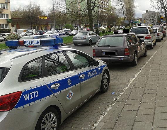 Policyjne kontrole miejskich taks�wek w Koszalinie