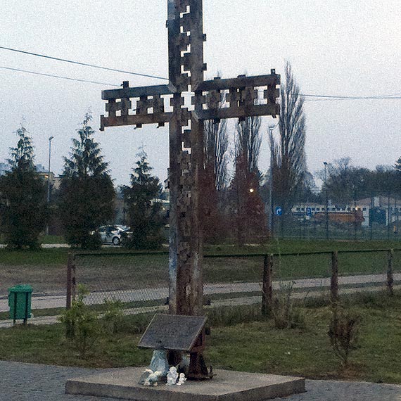 Modlitwa i znicze w pi�t� rocznic� tragedii na ulicy Woli�skiej