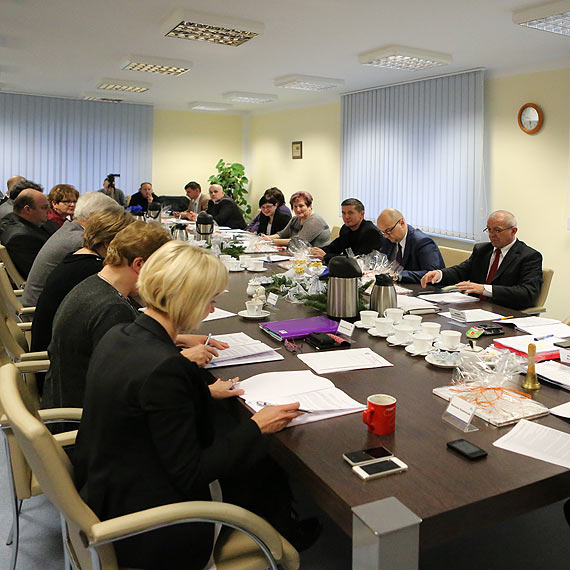 Sesja rady powiatu kamie�skiego