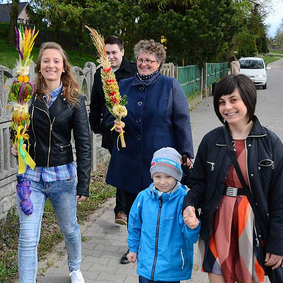 Wsp�lna palmowa procesja wiernych Wapnicy i Lubina