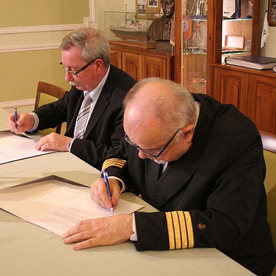 Pierwsze w Polsce Centrum Symulatorowe Szkolenia Pilot�w Morskich