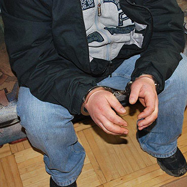 Internetowy oszust wpa� w r�ce policji