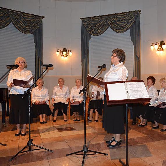 Mi�dzynarodowy Dom Kultury: Papie� pokoju i nadziei Jan Pawe� II Santo Subito