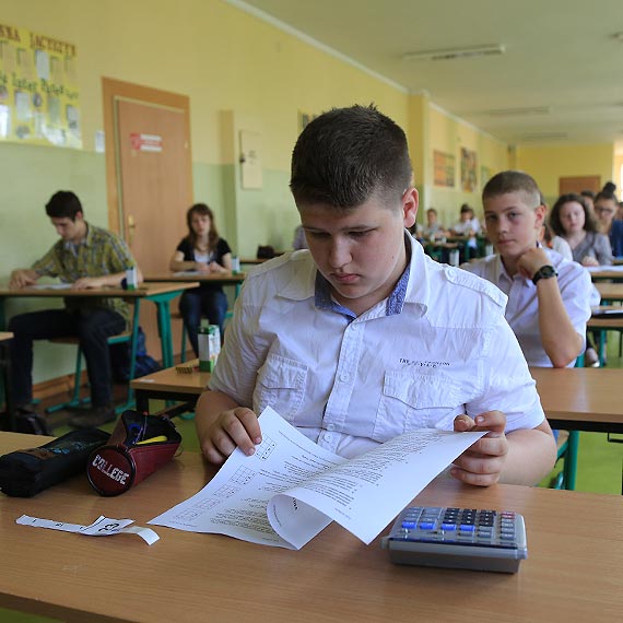 Konkurs matematyczny w Zespole Szk� Og�lnokszta�c�cych w �winouj�ciu z udzia�em uczni�w z Wolina. Zobacz film!