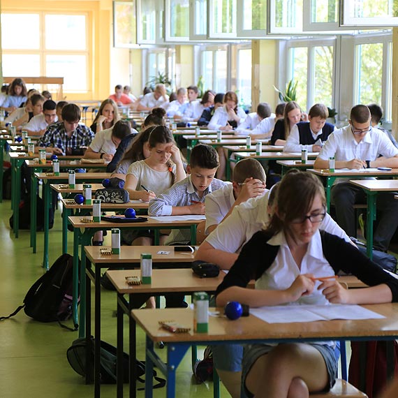 Konkurs matematyczny w Zespole Szk� Og�lnokszta�c�cych w �winouj�ciu z udzia�em uczni�w z Wolina. Zobacz film!