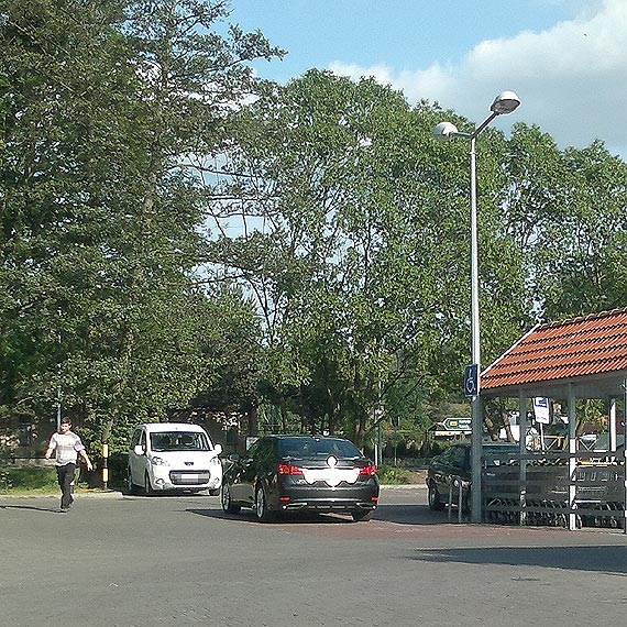 W Mi�dzyzdrojach kierowca Lexusa zaparkowa� w miejscu przeznaczonym dla inwalid�w