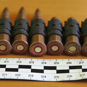 W mieszkaniu trzyma� arsena� amunicji