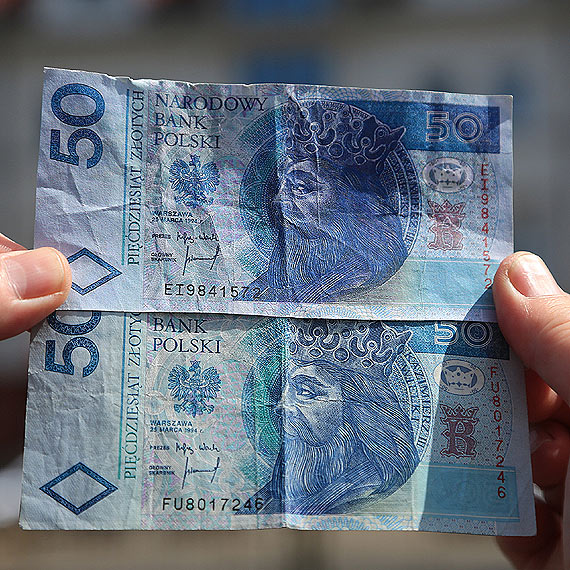 Uwa�ajcie na fa�szywe pi��dziesi�cioz�ot�wki! 