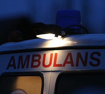 M�czyzna wyskoczy� z parkingu naziemnego Galaxy