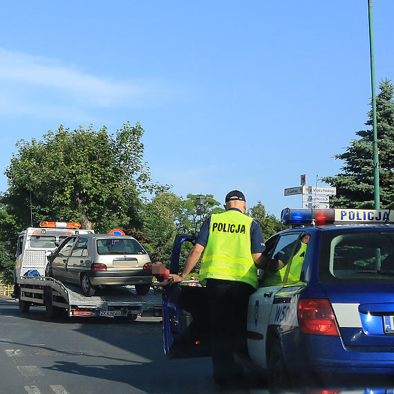 Wypadek w Wolinie przy ulicy Zamkowej. Trzy osoby s� poszkodowane