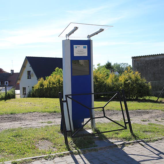 W Lubinie samochód ciężarowy uszkodził kiosk multimedialny. Przez tydzień nikt się nim nie zajął