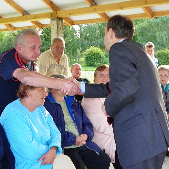 DUSIN: Przyszed� czas by zakopa� wojenne topory  i zacz�� rozmawia�