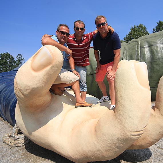 Gigantyczna rze�ba ko�o �winouj�cia. Robi wra�enie nie tylko na dzieciach. Zobacz film!