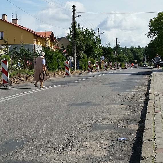 Drogowcy przyst�pili do przebudowy drogi w �wierznie