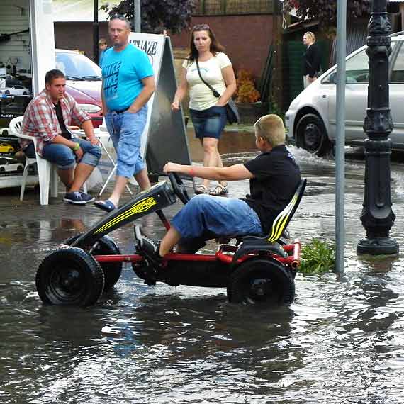 Ulewny deszcz nad Wybrze�em Kamie�skim 