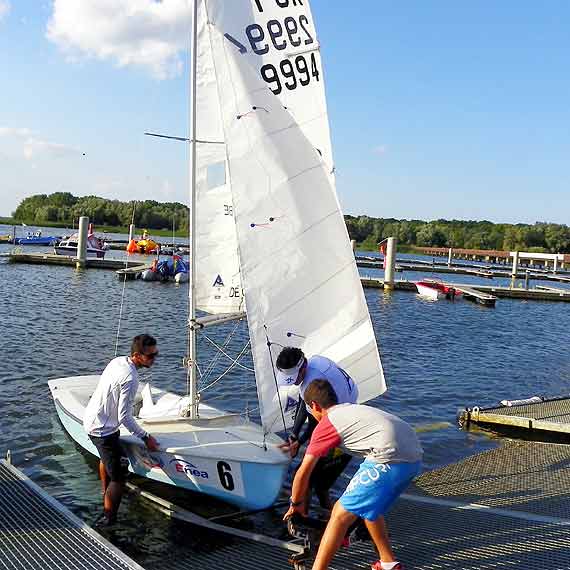 Ignacio Cano Rodriguez z Hiszpanii prowadzi w Mistrzostwach Europy w klasie S³onka w Kamieniu Pomorskim