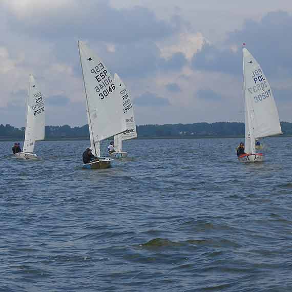 Hiszpanie prowadz� w Mistrzostwach Europy w klasie S�onka w Kamieniu Pomorskim