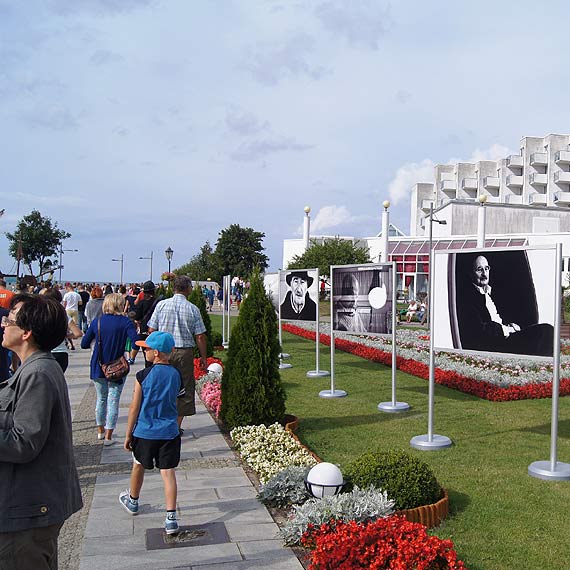 Wystawa fotograficzna p.t.” Mrożek – życie warte jest życia”