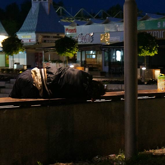 Sekretarz o zmar�ym m�czy�nie: Gminne s�u�by mu pomaga�y