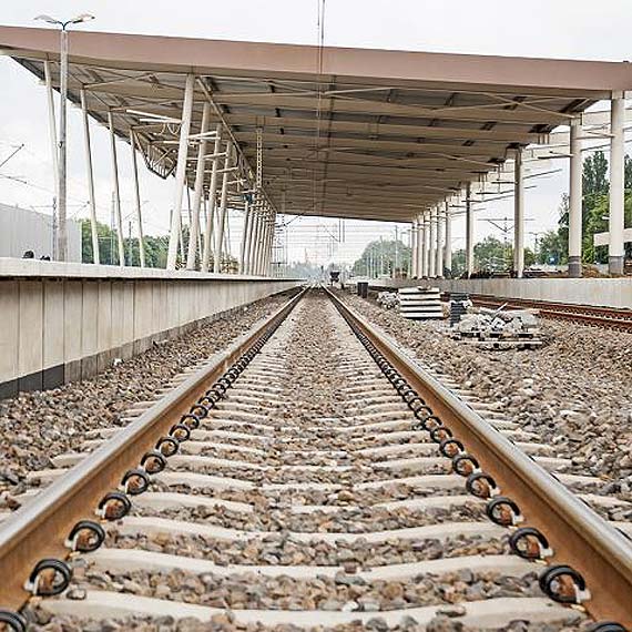 Ponad 200 komfortowych peron�w w tym roku