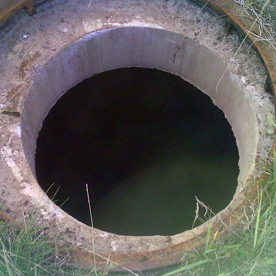 Studzienka jak pu�apka. Uwa�ajcie!