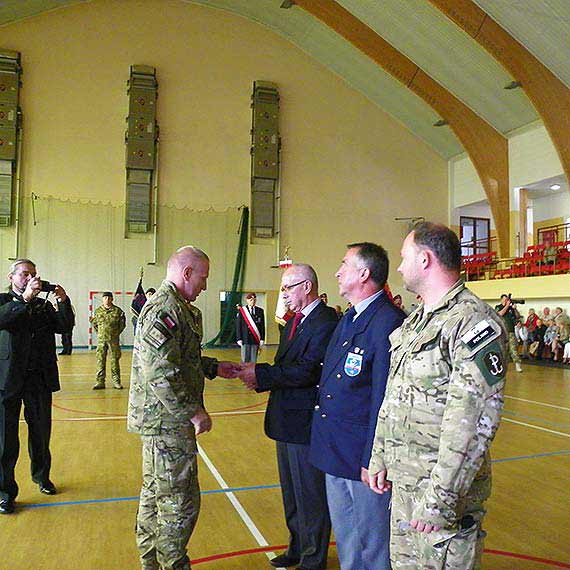 Pokazy spadochroniarzy atrakcją V Festynu Komandosów Dziwnów 2014