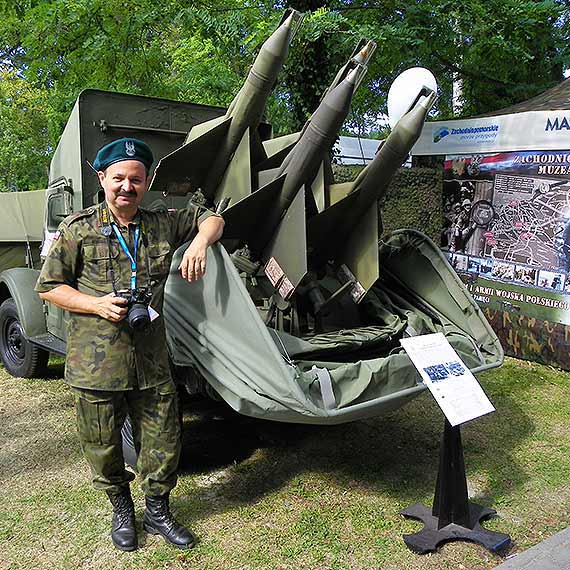 Pokazy spadochroniarzy atrakcją V Festynu Komandosów Dziwnów 2014