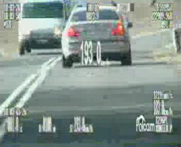 19-letni pirat drogowy p�dzi� 200 km/h. Zobacz video!