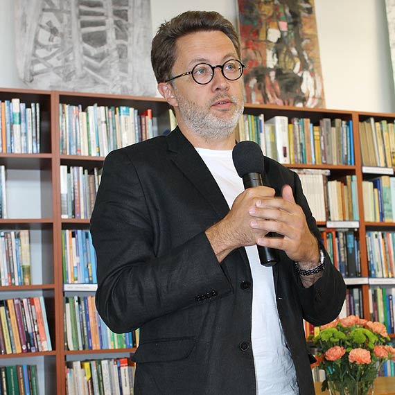 Micha� Rusinek w bibliotece w Mi�dzyzdrojach