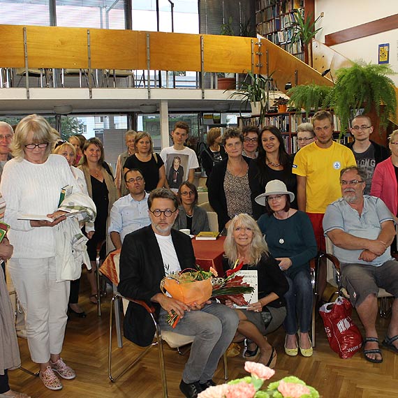 Micha� Rusinek w bibliotece w Mi�dzyzdrojach