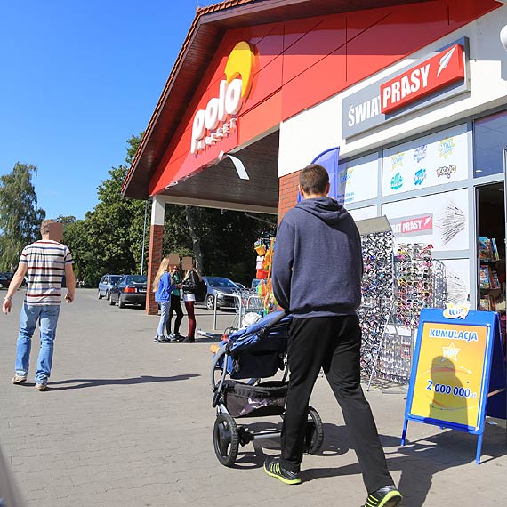 Czytelnik: Tylko czeka� kiedy ten odrywaj�cy si� element spadnie komu� na g�ow�