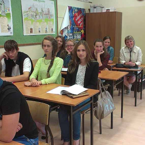 W imi� przyja�ni