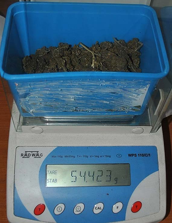 Areszt za handel narkotykami i posiadanie broni