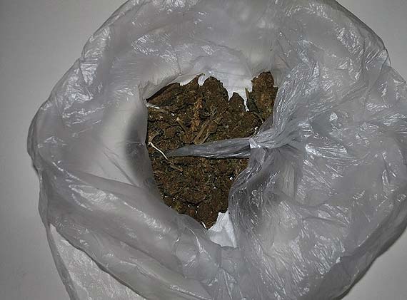 Areszt za handel narkotykami i posiadanie broni