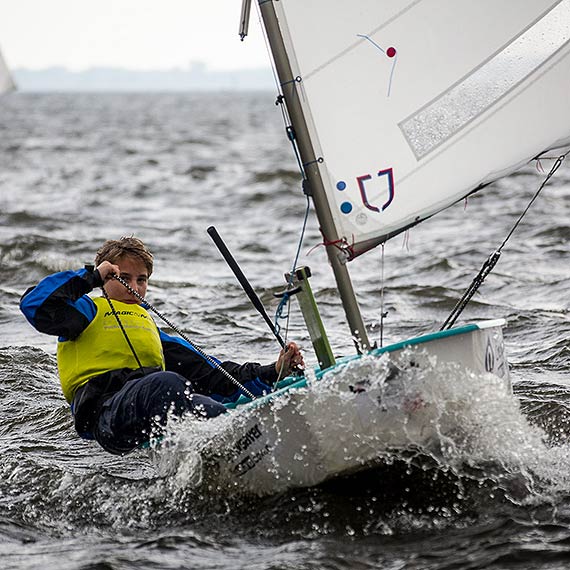 Pawe� Abramowicz zdobywa srebro Mi�dzynarodowych Mistrzostw Polskiej Klasy Optimist