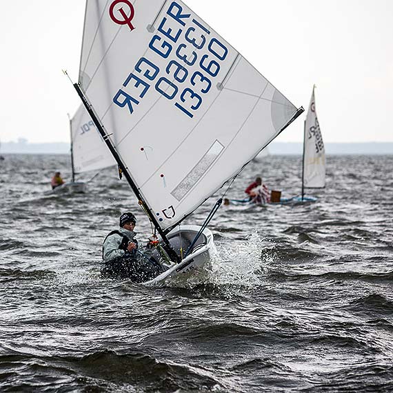 Pawe� Abramowicz zdobywa srebro Mi�dzynarodowych Mistrzostw Polskiej Klasy Optimist