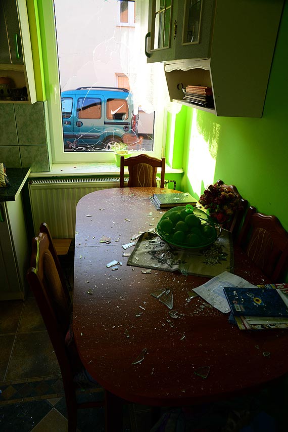 Wybi� s�siadom szyby, bo si� zdenerwowa�?