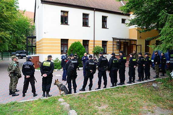 W Lubinie szukali cz�owieka z lasu. Zobacz film!