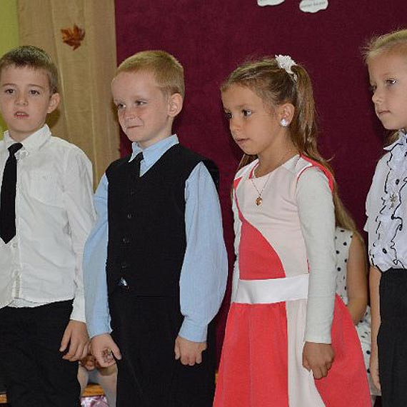 Pasowanie uczni�w klas pierwszych w �wierznie