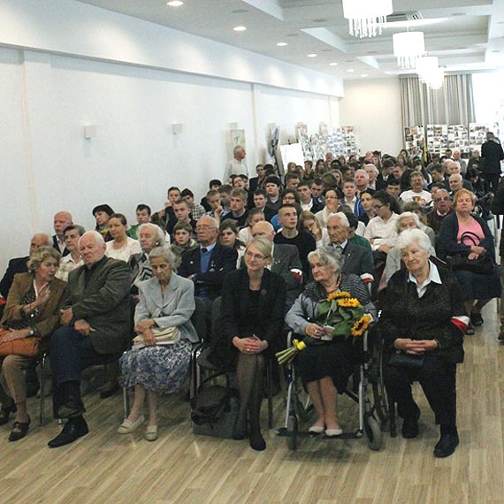  Uroczysto�� przekazania sztandaru �o�nierzy Kresowych AK