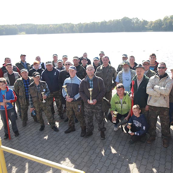 Wędkarska niedziela nad jeziorem Szczuczym