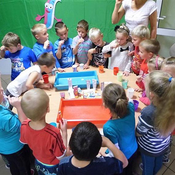 Golczewskie przedszkolaki bra�y udzia� w biciu rekordu Guinessa