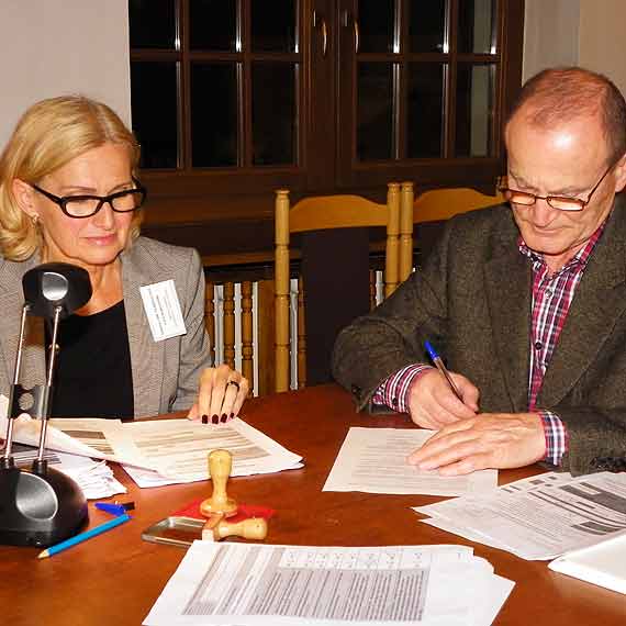 Dok�adnie o godz. 24.00 Komisje Wyborcze zako�czy�y przyjmowanie list kandydat�w na radnych