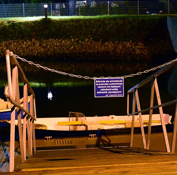 Po kradzieży policja bada nagrania z monitoringu